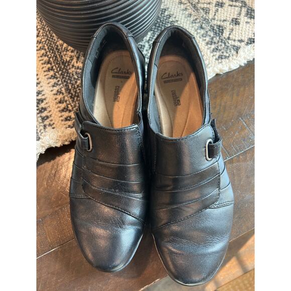Clarks women’s size 11 black slip on shoes - Picture 2 of 4